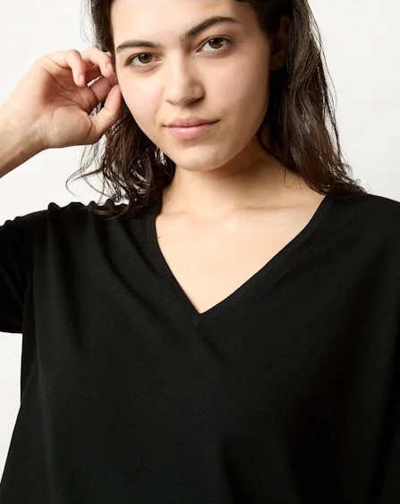 Kate V-Neck Sweater Black