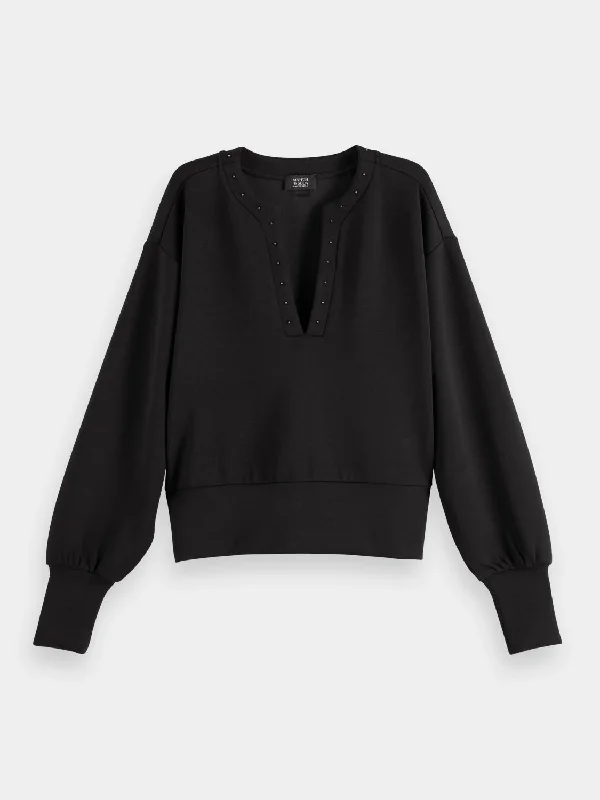 V-neck puff sleeved sweatshirt